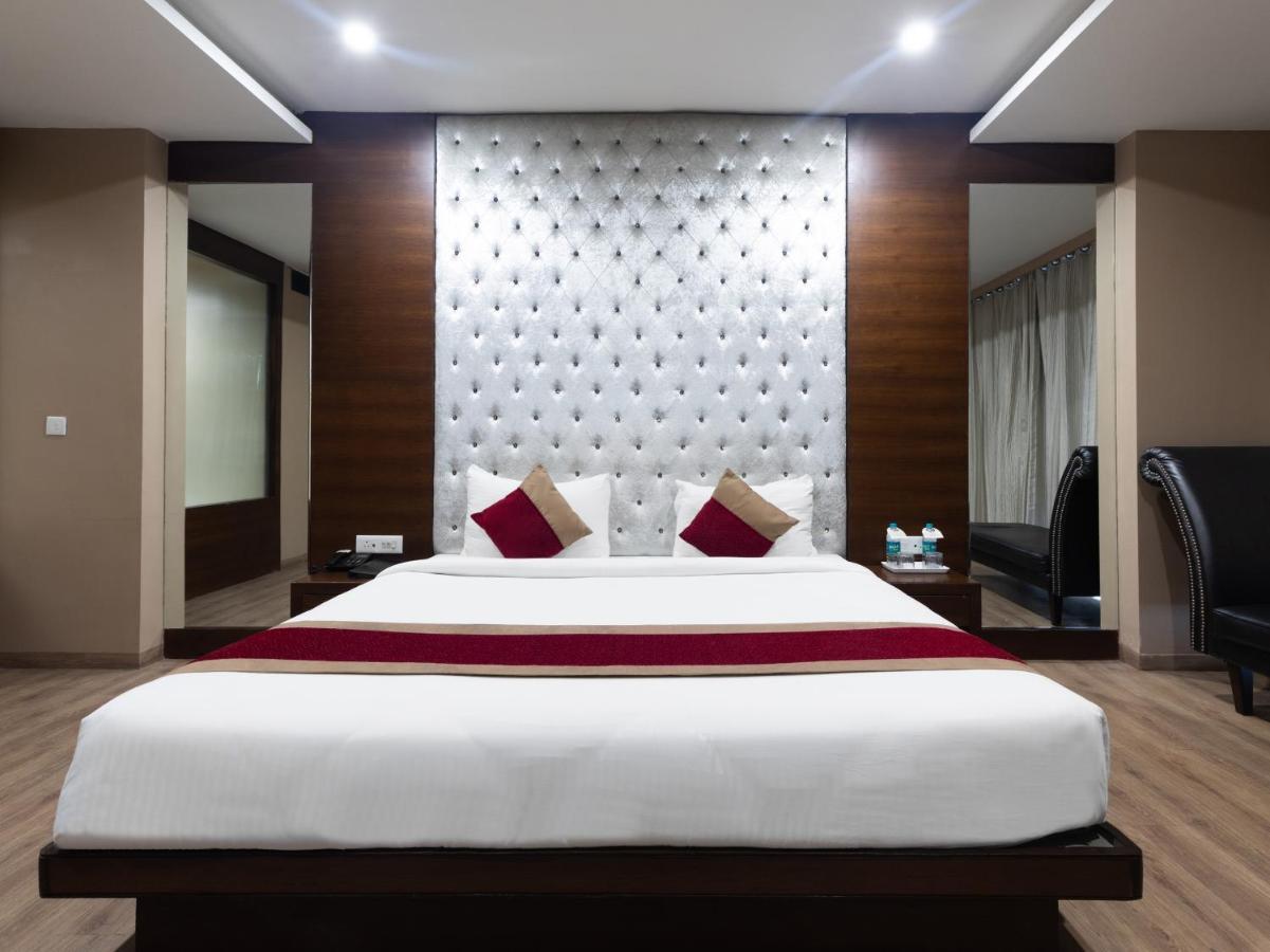 Anjushree Hotel Ujjain Buitenkant foto
