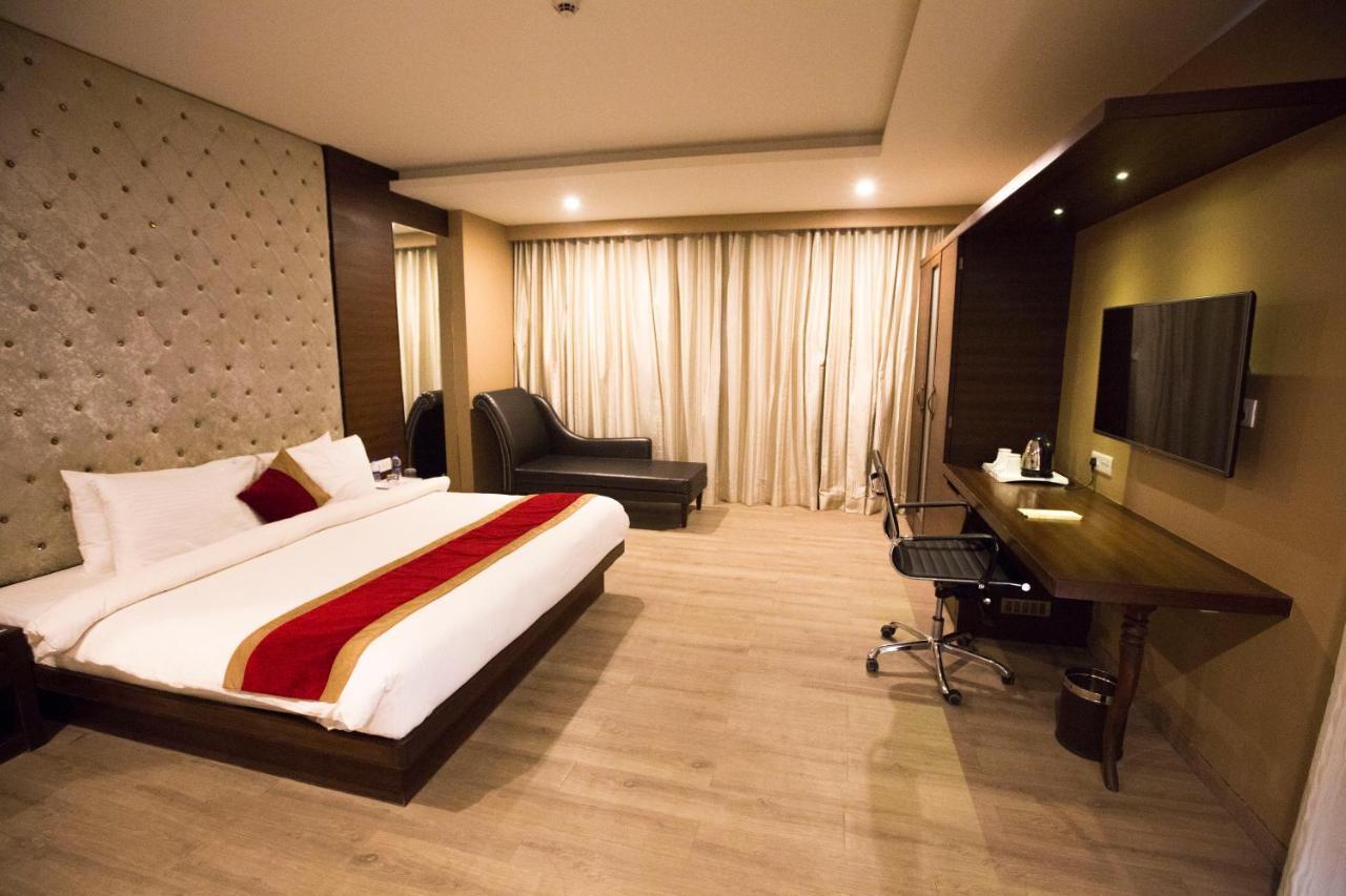Anjushree Hotel Ujjain Buitenkant foto