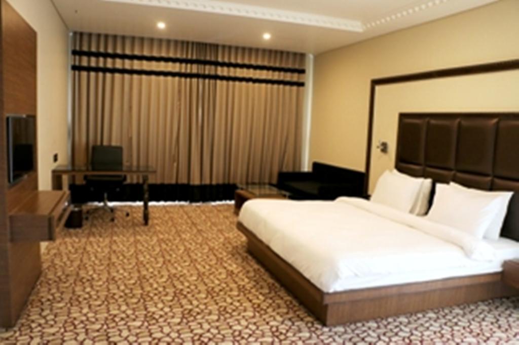 Anjushree Hotel Ujjain Buitenkant foto