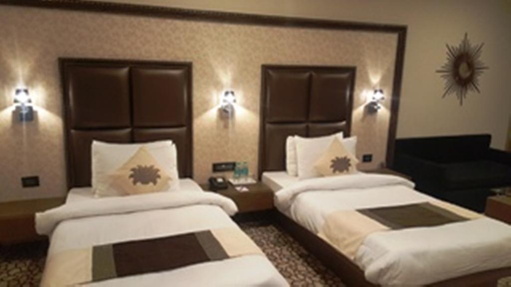 Anjushree Hotel Ujjain Buitenkant foto