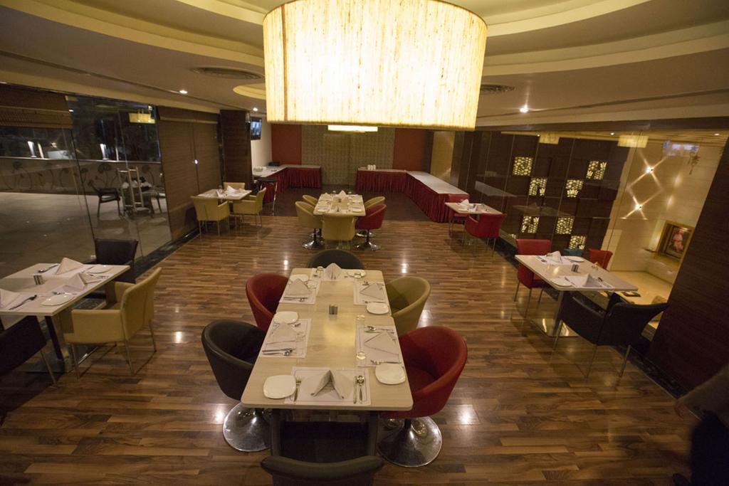 Anjushree Hotel Ujjain Buitenkant foto