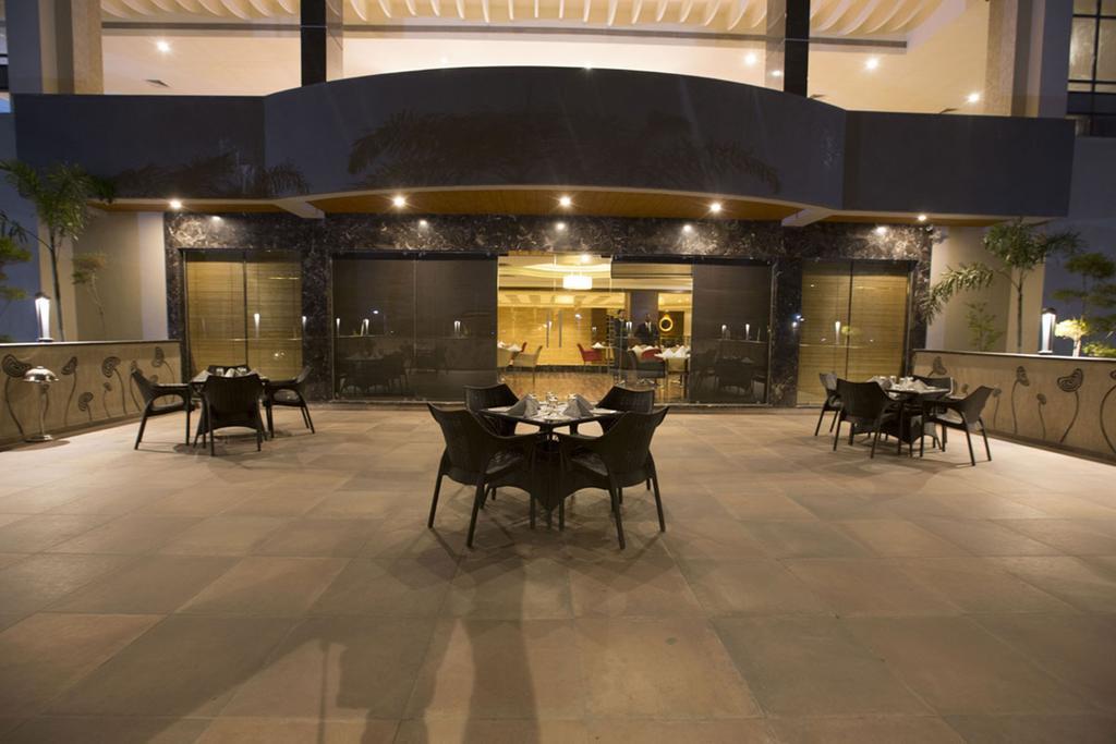Anjushree Hotel Ujjain Buitenkant foto