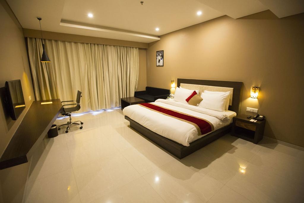 Anjushree Hotel Ujjain Buitenkant foto