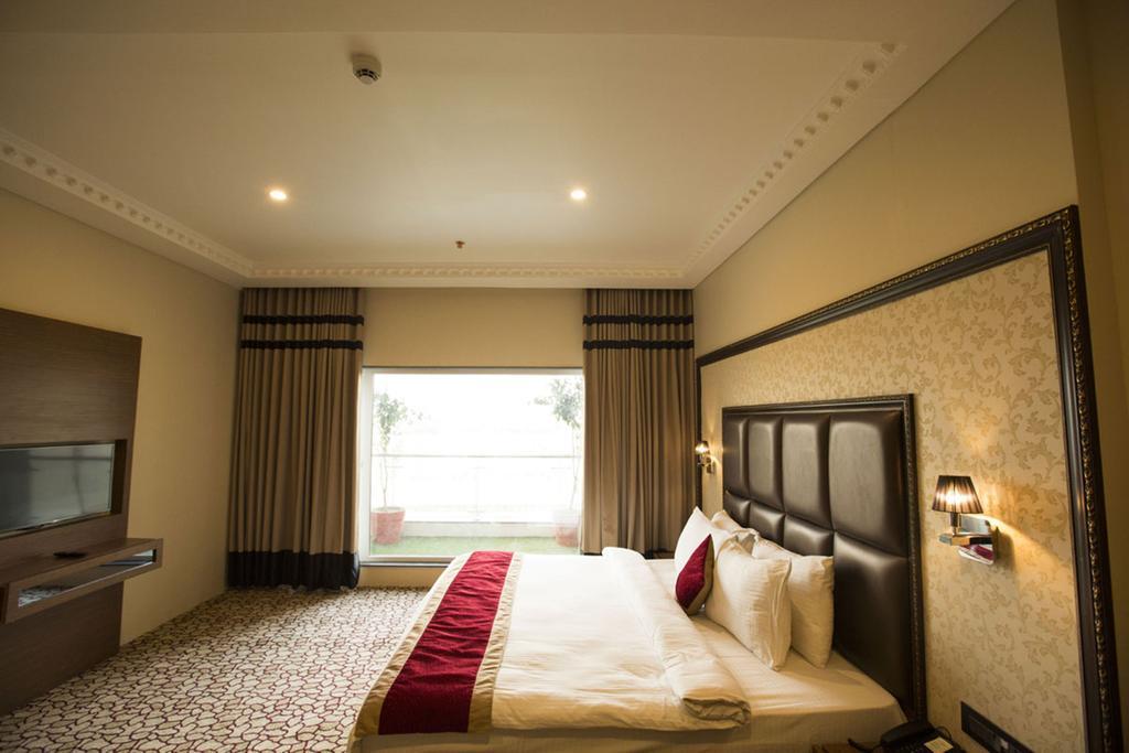 Anjushree Hotel Ujjain Buitenkant foto