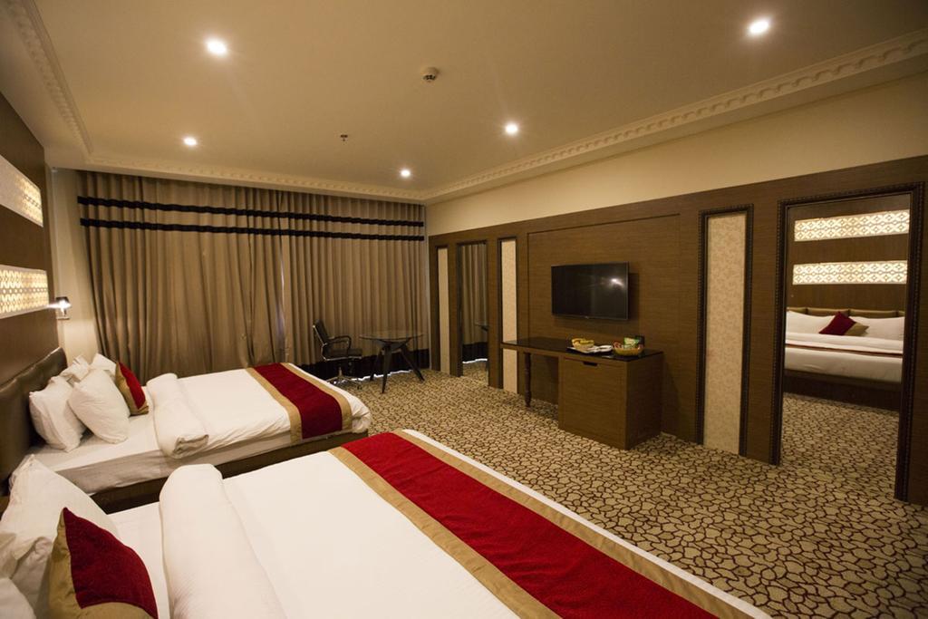 Anjushree Hotel Ujjain Buitenkant foto