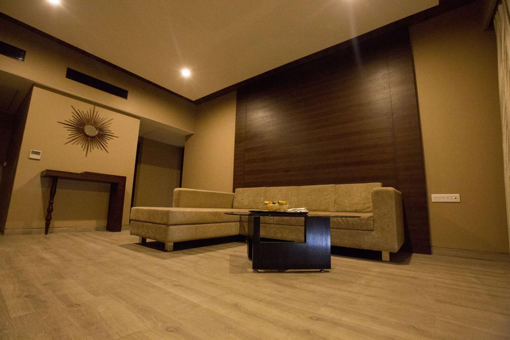 Anjushree Hotel Ujjain Buitenkant foto