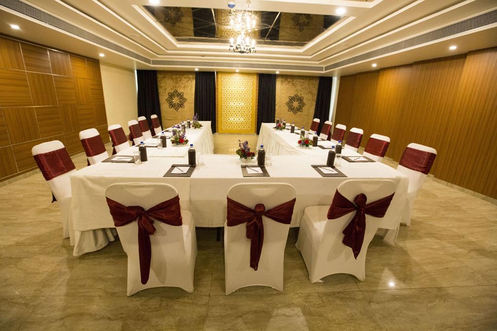 Anjushree Hotel Ujjain Buitenkant foto