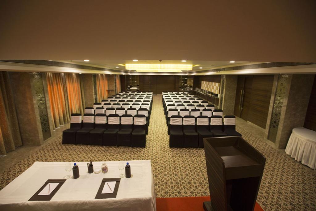 Anjushree Hotel Ujjain Buitenkant foto