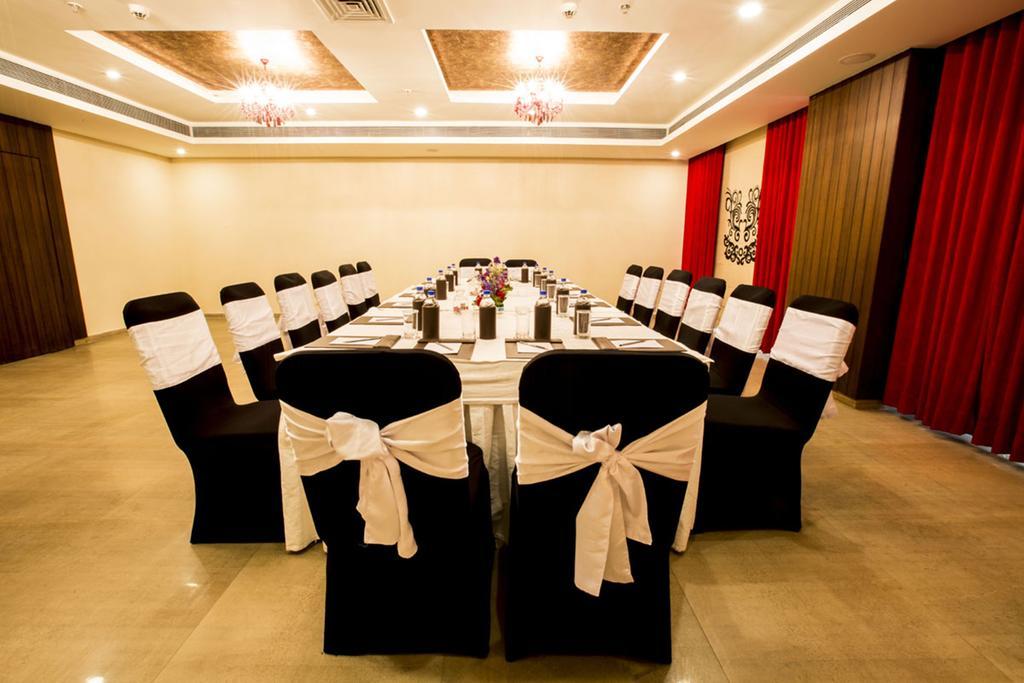 Anjushree Hotel Ujjain Buitenkant foto