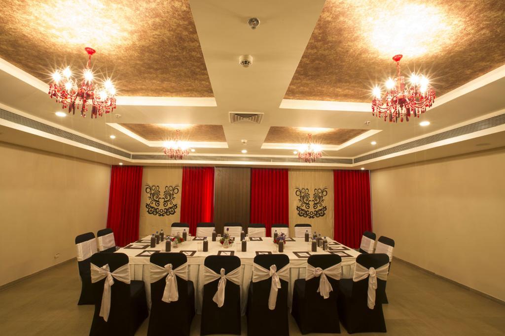 Anjushree Hotel Ujjain Buitenkant foto