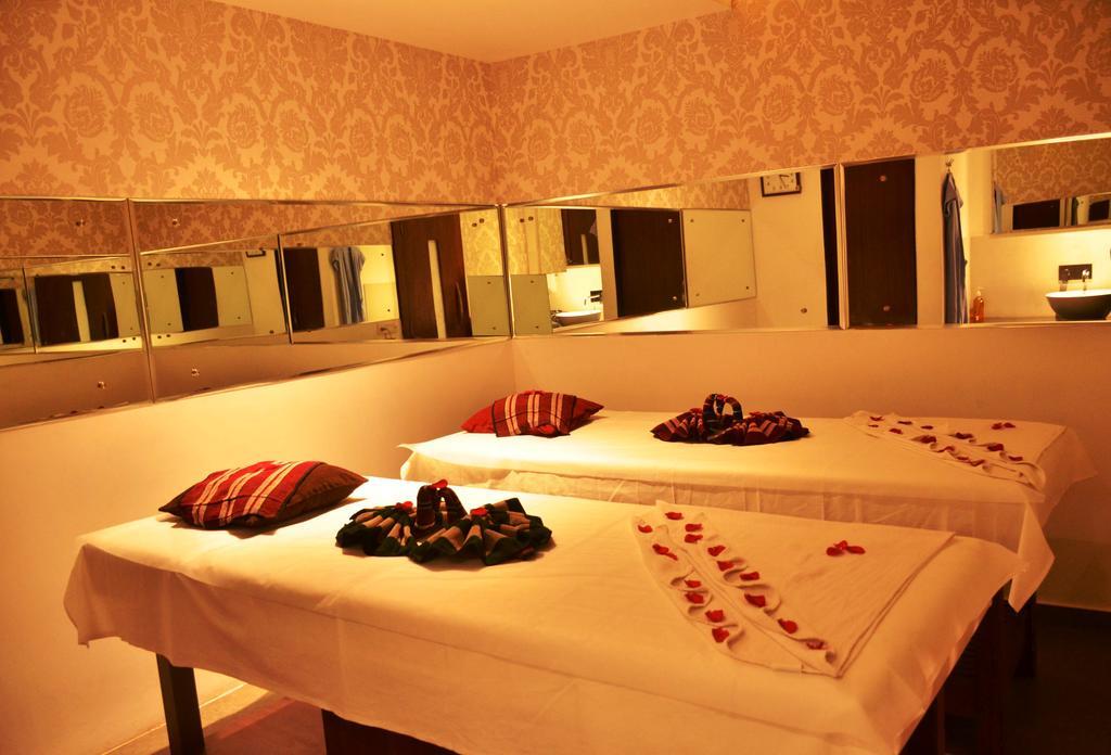 Anjushree Hotel Ujjain Buitenkant foto