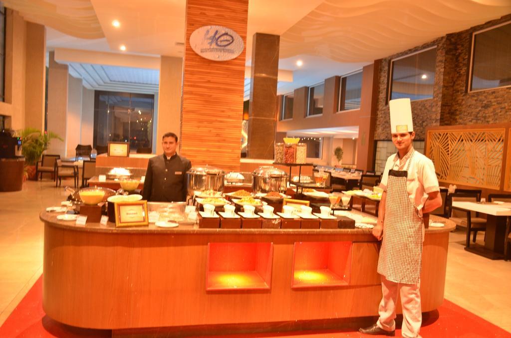 Anjushree Hotel Ujjain Buitenkant foto