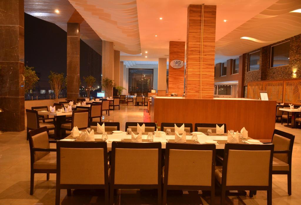 Anjushree Hotel Ujjain Buitenkant foto