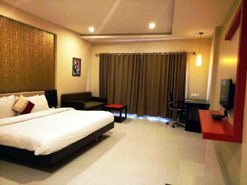 Anjushree Hotel Ujjain Buitenkant foto
