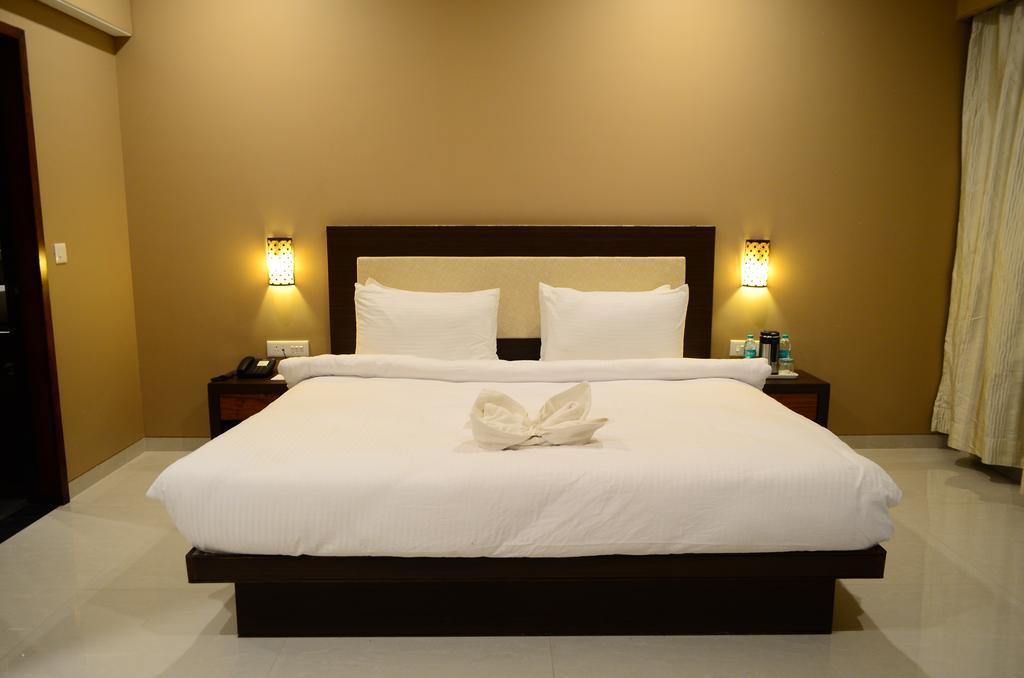 Anjushree Hotel Ujjain Buitenkant foto