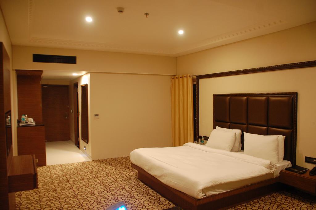 Anjushree Hotel Ujjain Buitenkant foto