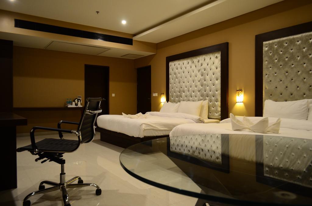 Anjushree Hotel Ujjain Buitenkant foto