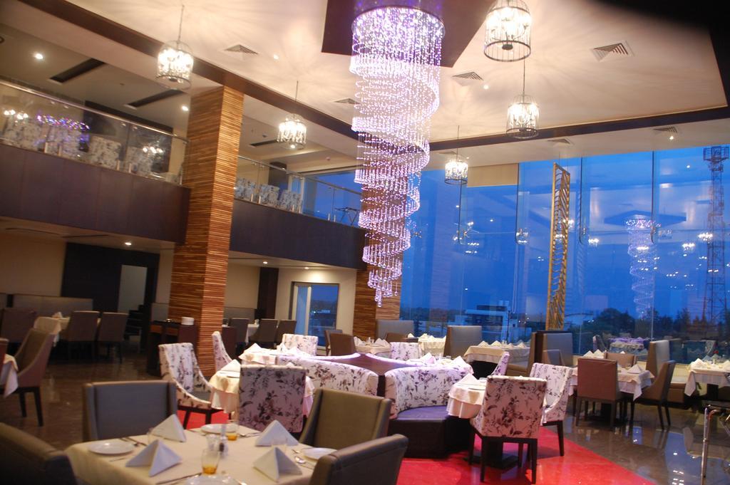 Anjushree Hotel Ujjain Buitenkant foto