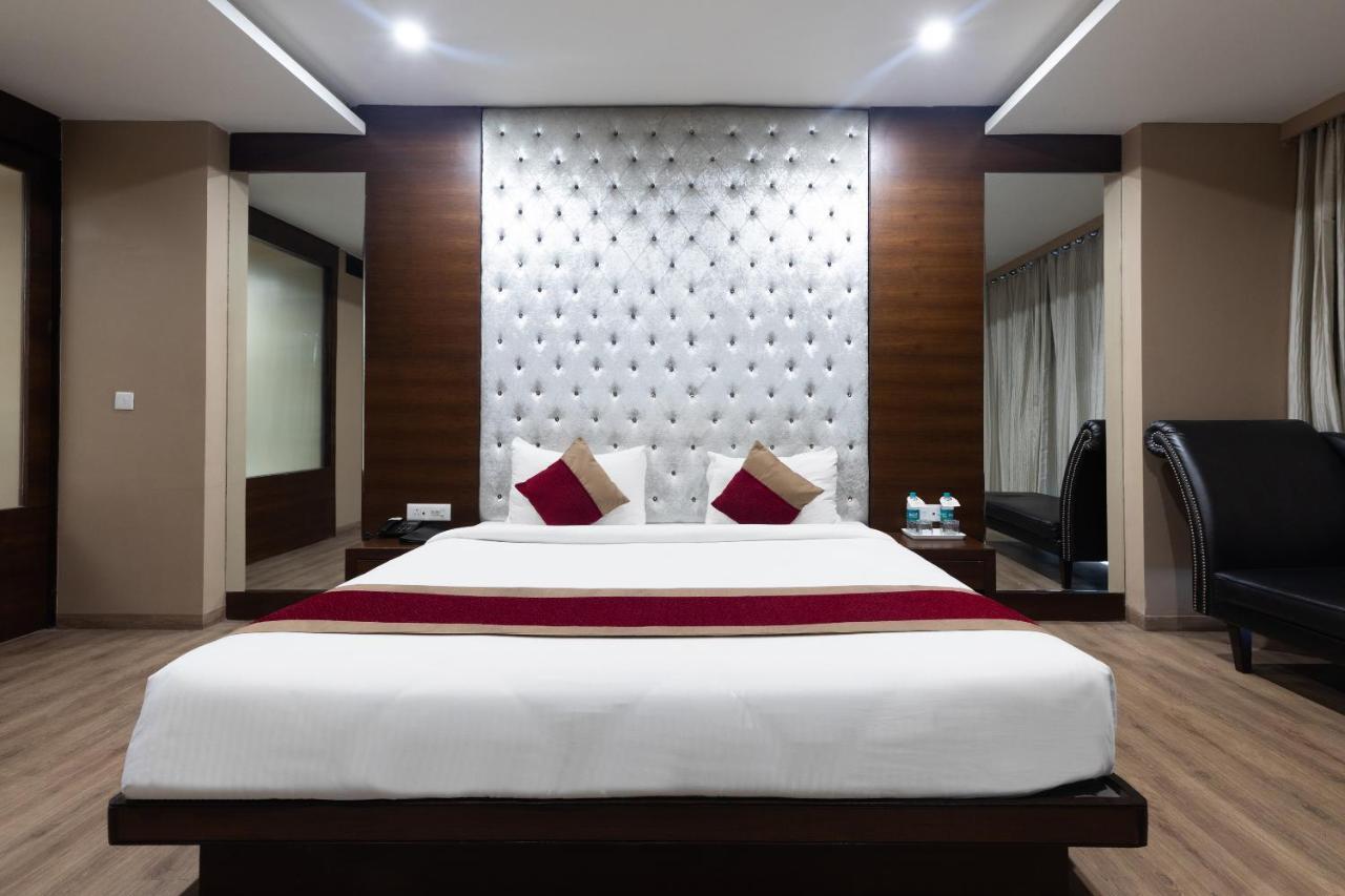 Anjushree Hotel Ujjain Buitenkant foto