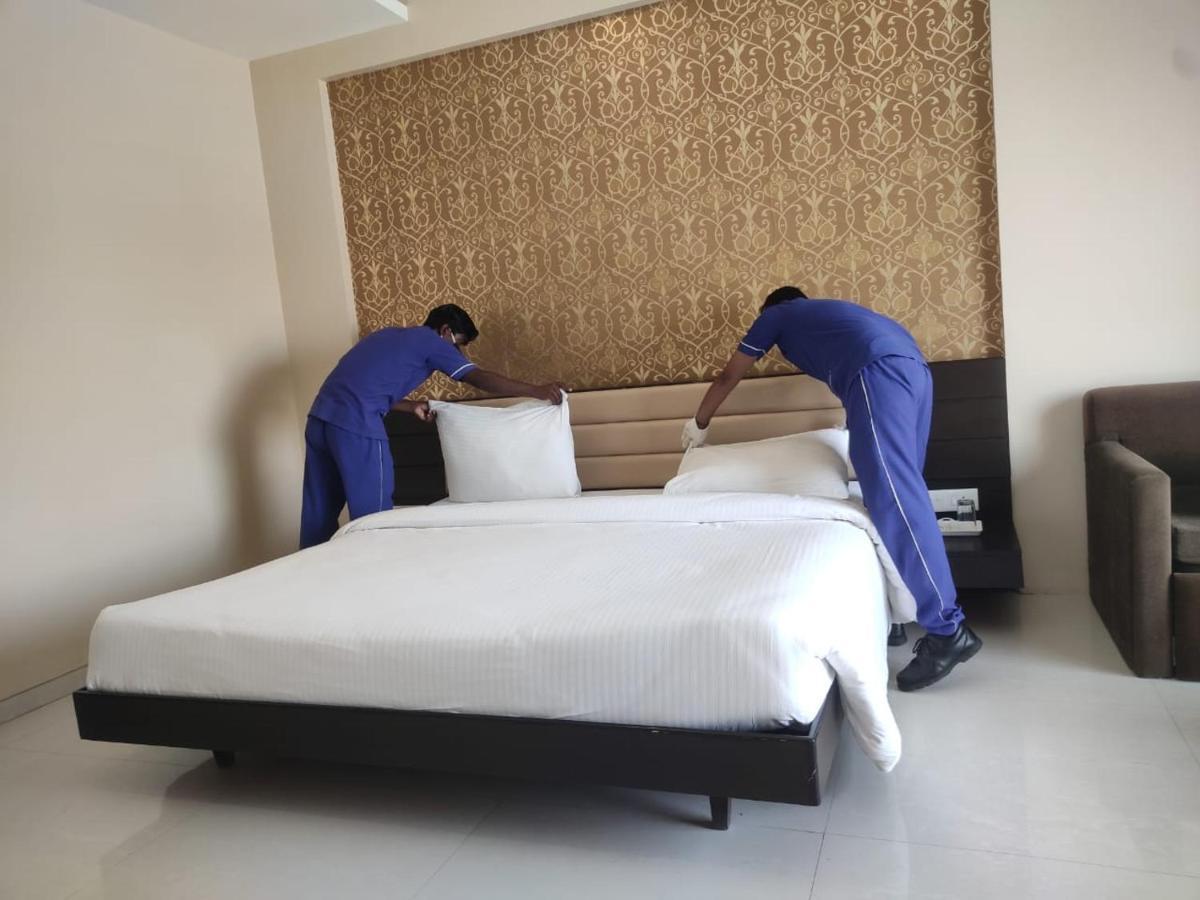 Anjushree Hotel Ujjain Buitenkant foto